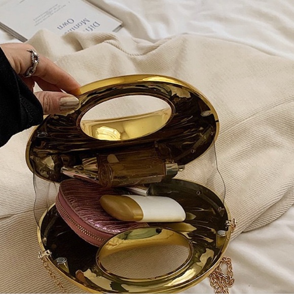 Gold handbag - Picture 2 of 3